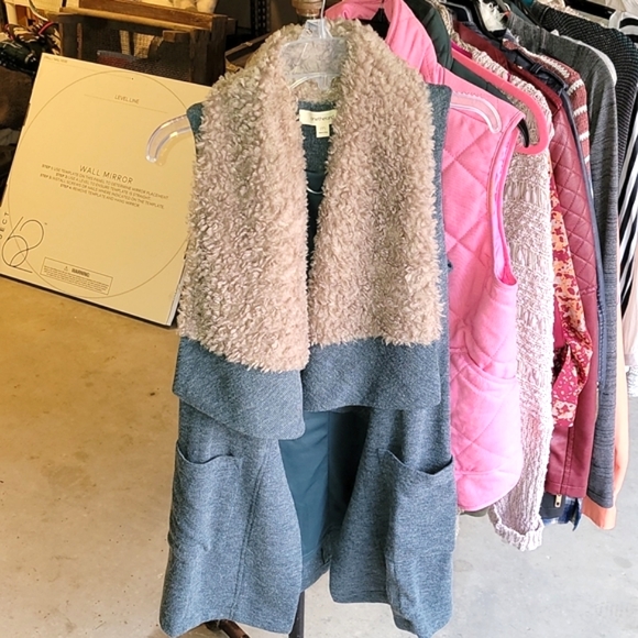 Faux sherpa fur vest - Picture 6 of 7